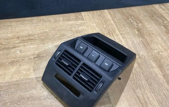 Land Rover Discovery Sport Rear air vent grill LK7204569A