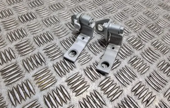 Rear door hinge set
