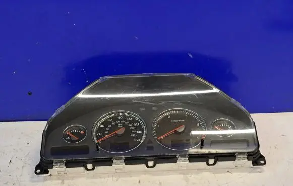 Volvo V70 Speedometer (instrument cluster) 30682287 8602886