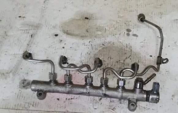 Volvo V60 Fuel main line pipe 31303612