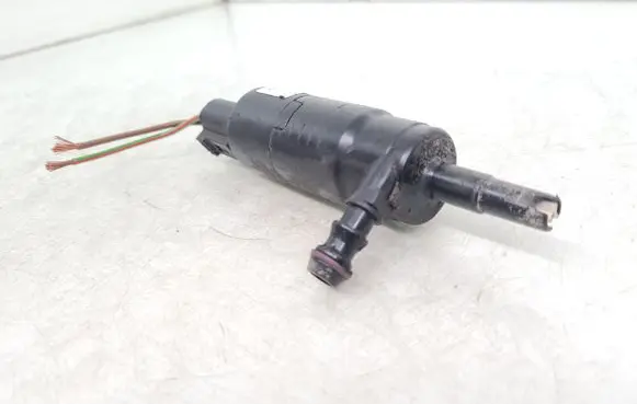 Skoda Octavia Mk2 (1Z) Headlight washer pump 3B7955681