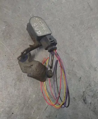 Nissan Qashqai+2 Rear air suspension level height sensor 5381289900