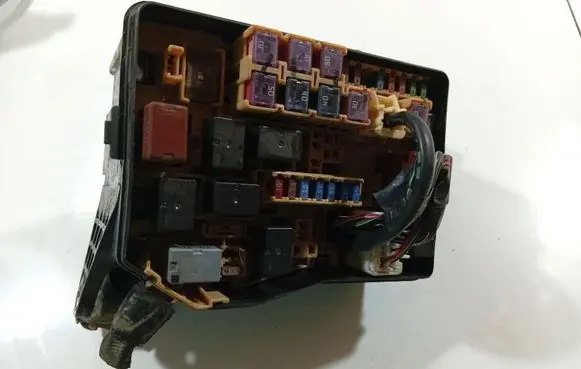 Toyota Avensis Verso Fuse box set 
