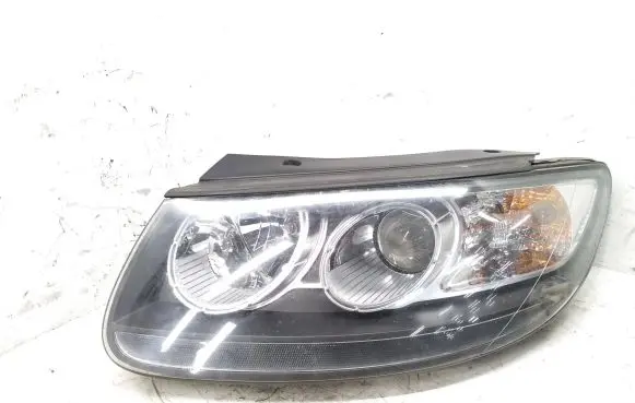 Hyundai Santa Fe Headlight/headlamp 921012B0