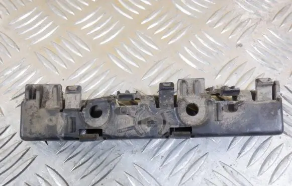 Audi A6 S6 C8 4K Front bumper mounting bracket 4K0853921 8146891