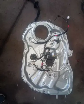 KIA Sorento Front door window regulator with motor