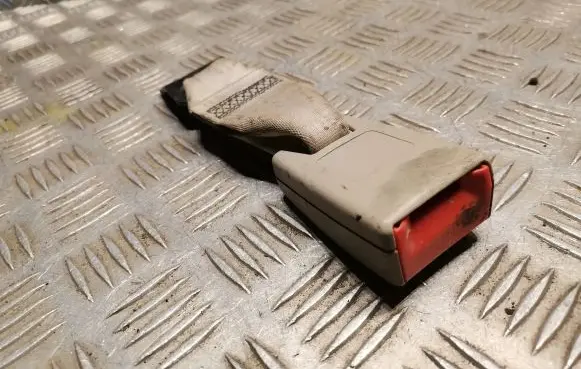 Nissan Leaf I (ZE0) Rear seatbelt buckle
