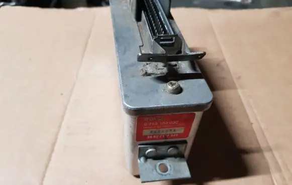 BMW 7 E32 ABS control unit/module 0265100032