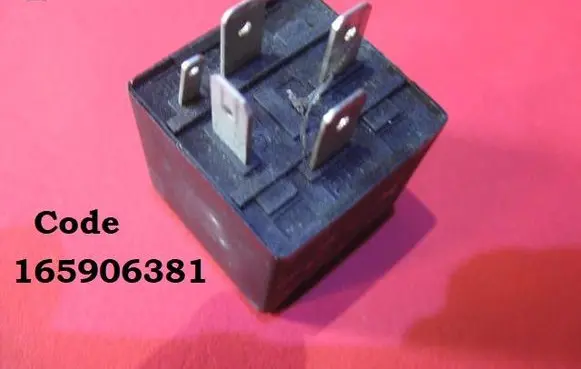 Seat Alhambra (Mk1) Fuel pump relay 165906381