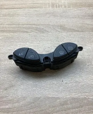 Ford Focus Windscreen/window heater switch 98AG19A945CG