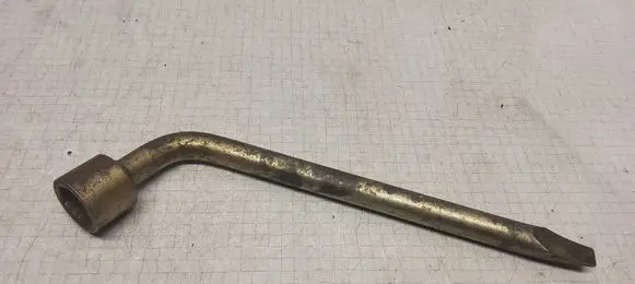 Nissan Almera N16 Wheel nut wrench 