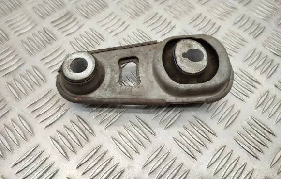 Nissan Qashqai Engine mount bracket