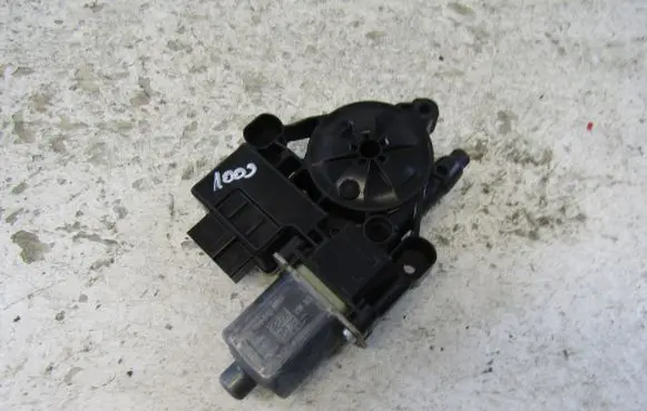 Volkswagen Golf VII Rear door window regulator motor 5Q0959812A