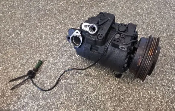 Volkswagen PASSAT B5 Air conditioning (A/C) compressor (pump)