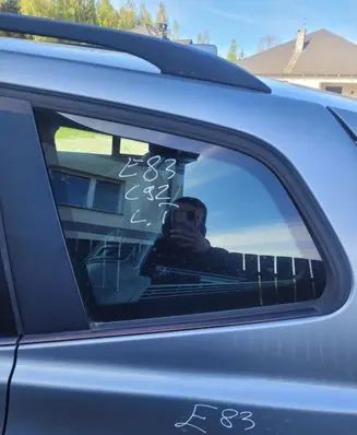 BMW X3 E83 Sliding door window/glass