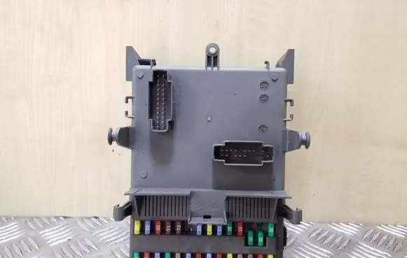 Renault Laguna II Fuse module 8200371614B
