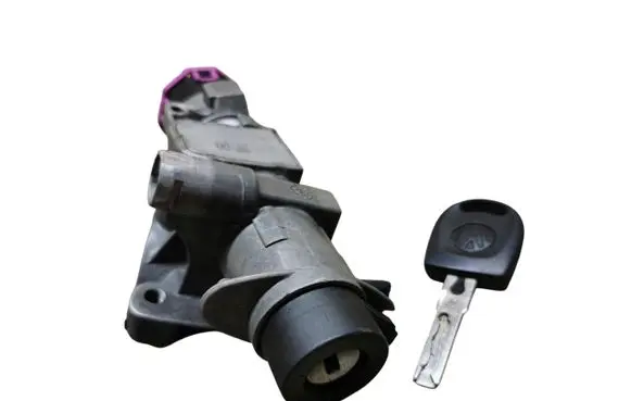 Volkswagen Golf IV Ignition lock 4B0905851