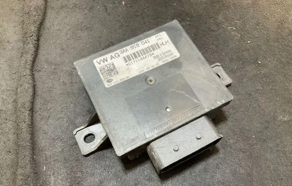 Volkswagen PASSAT B7 Power management control unit 3AA919041 0171144479 8ES01045240