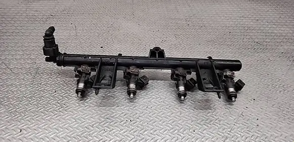 Renault Clio III Fuel injectors set 8200286064