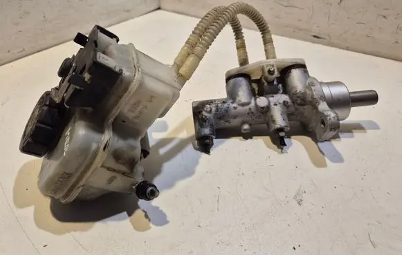 Master brake cylinder