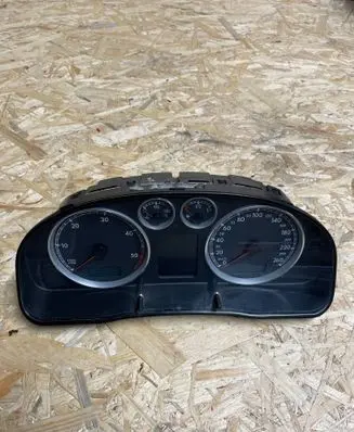 Speedometer (instrument cluster)