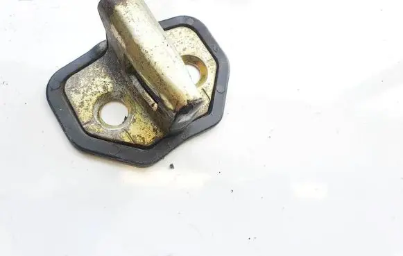 Toyota Avensis Verso Rear door lock loop/hook striker 