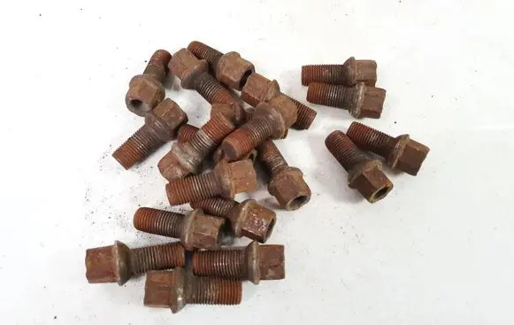 Volkswagen Golf IV Nuts/bolts 