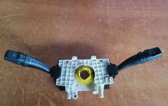 Wiper turn signal indicator stalk/switch