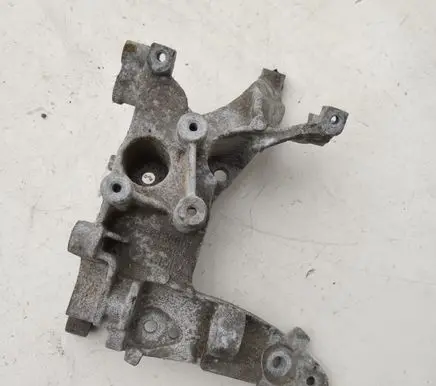 Citroen C3 Engine mounting bracket 9684613880
