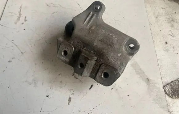 Seat Leon (1P) Gearbox mounting bracket 1K0199117AH 1K0199117CE