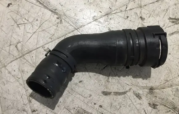 Engine coolant pipe/hose