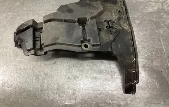 Front bumper mounting bracket
