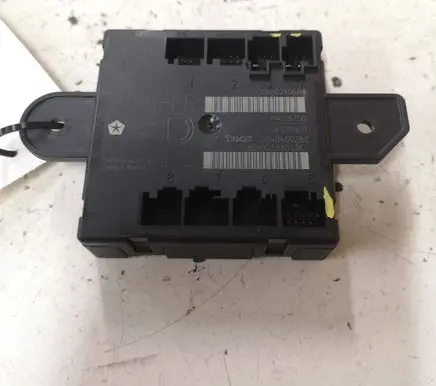 Chrysler Grand Voyager V Door control unit/module 00404002B2 SW070611
