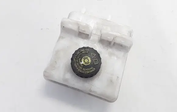 Renault Zoe Brake fluid reservoir 