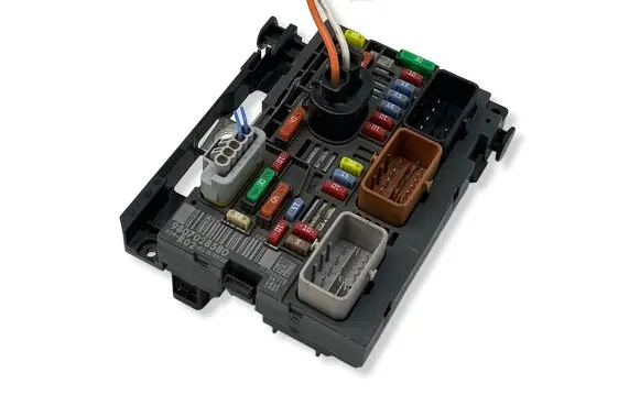 Peugeot 3008 I Fuse module 9807028580