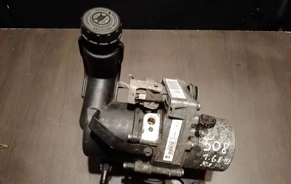 Peugeot 508 Power steering pump 9676154180 A5101675 088514A2