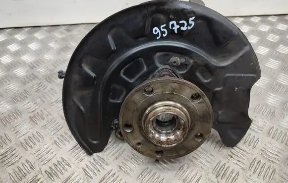 Volkswagen PASSAT B8 Front wheel hub 5Q0407257A 3Q0400053