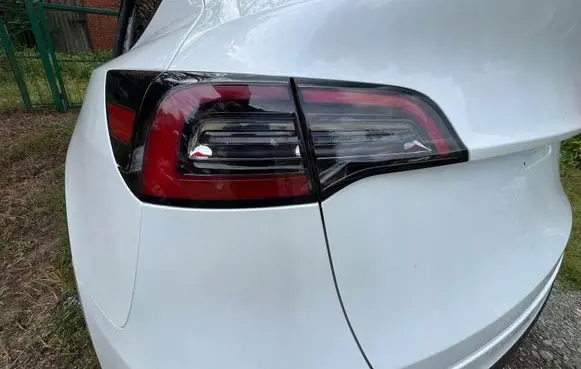 Tesla Model Y Rear/tail lights 