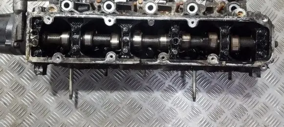 Peugeot 307 Engine head 9634963010