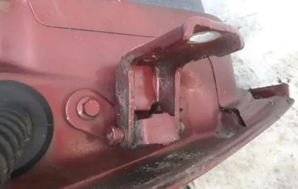 Ford Mondeo Mk III Rear door lower hinge