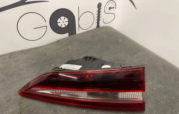 Opel Grandland X Tailgate rear/tail lights YP00016580 81670101