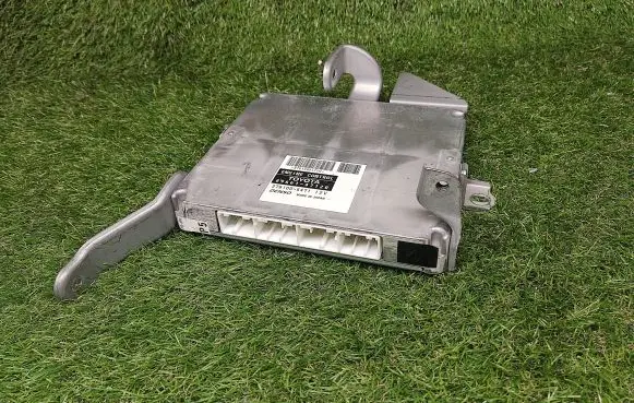 Toyota Prius (XW20) Engine control unit/module 8966147120 27510005471