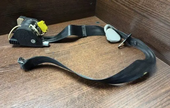 Volkswagen Transporter - Caravelle T5 Front seatbelt 7H0857805 7H0857805F