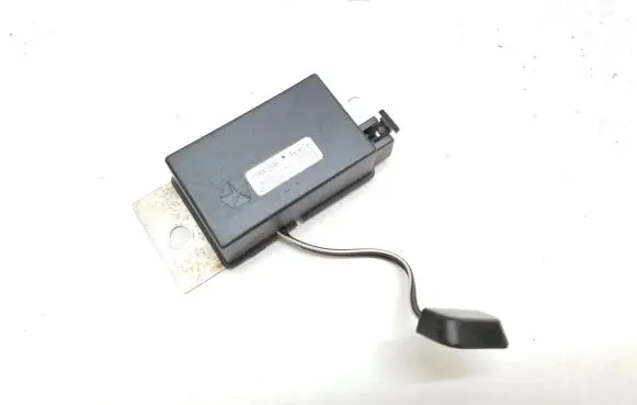 Chrysler Pacifica Aerial antenna amplifier 05064156AA