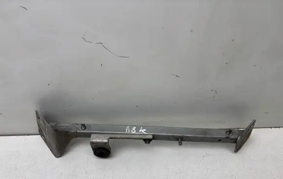 Audi A8 S8 D3 4E Fender mounting bracket 4E0805463D