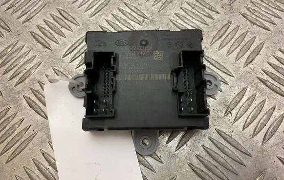 Land Rover Evoque II Door control unit/module J8A214D619CC