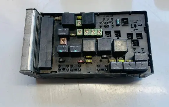 Chrysler Grand Voyager IV Fuse module 04869200AM P04869200AM