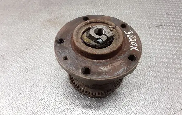 Volkswagen II LT Front wheel hub
