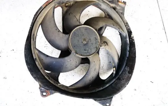 Renault 19 Radiator cooling fan shroud 7700784652 7700784652c