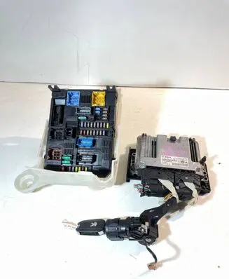 Peugeot 208 Engine control unit/module 9841351080 9832880280 9663123380